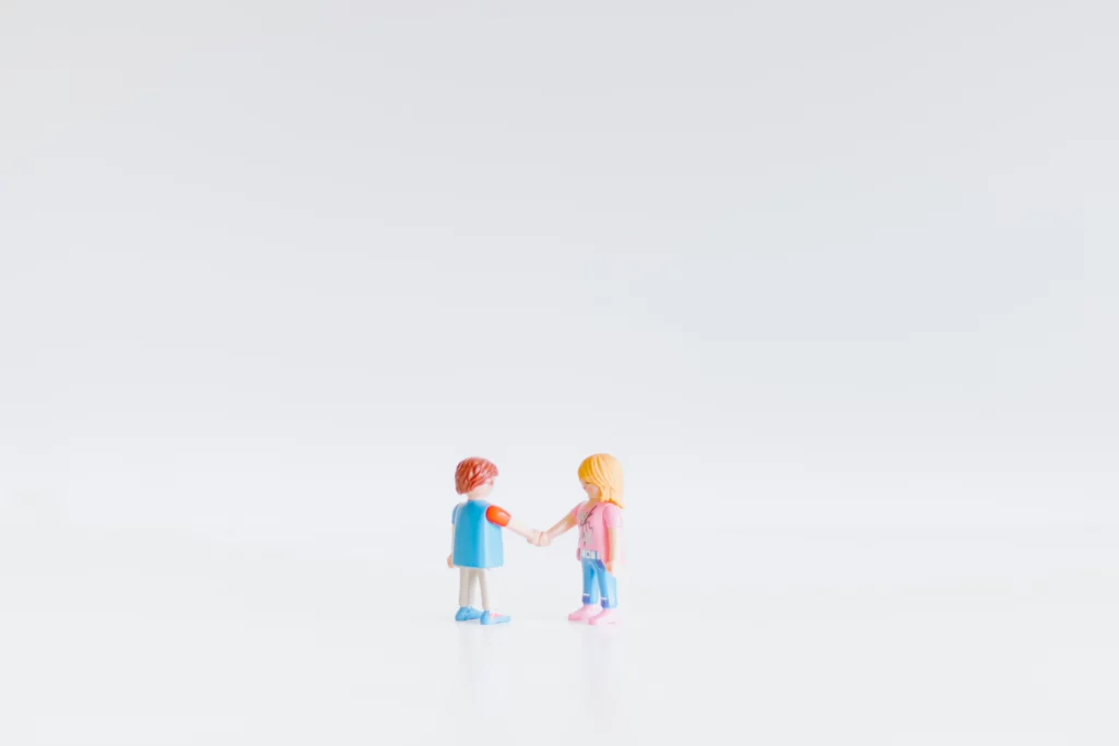 Two figurines symbolising how to improve customer communication